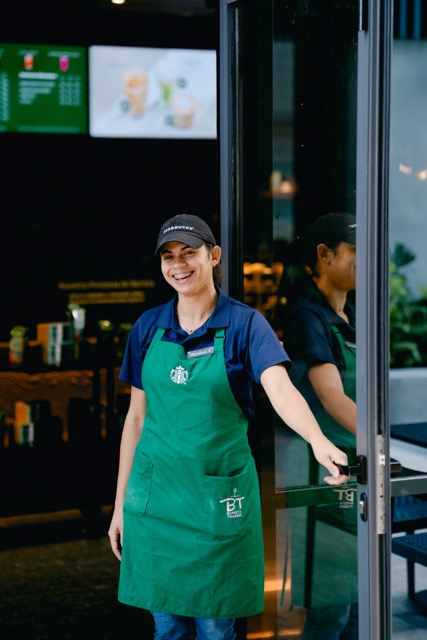 Starbucks ‘kmina’ hacia la expansión: acaba de inaugurar cafetería en BlueMall